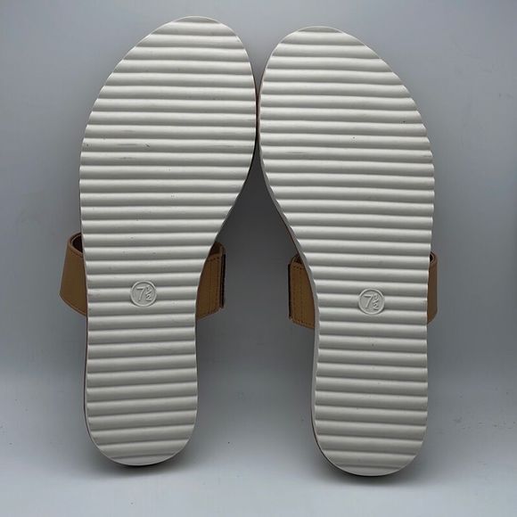 CUSHIONAIRE Women's slide sandal Size 7.5 Wide - Picture 5 of 5